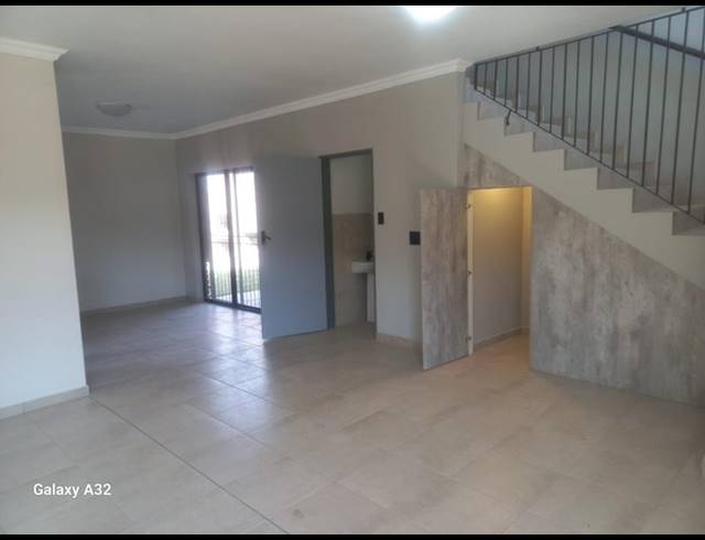 3 BEDROOM TOWNHOUSE FOR SALE IN WATERVAL EAST